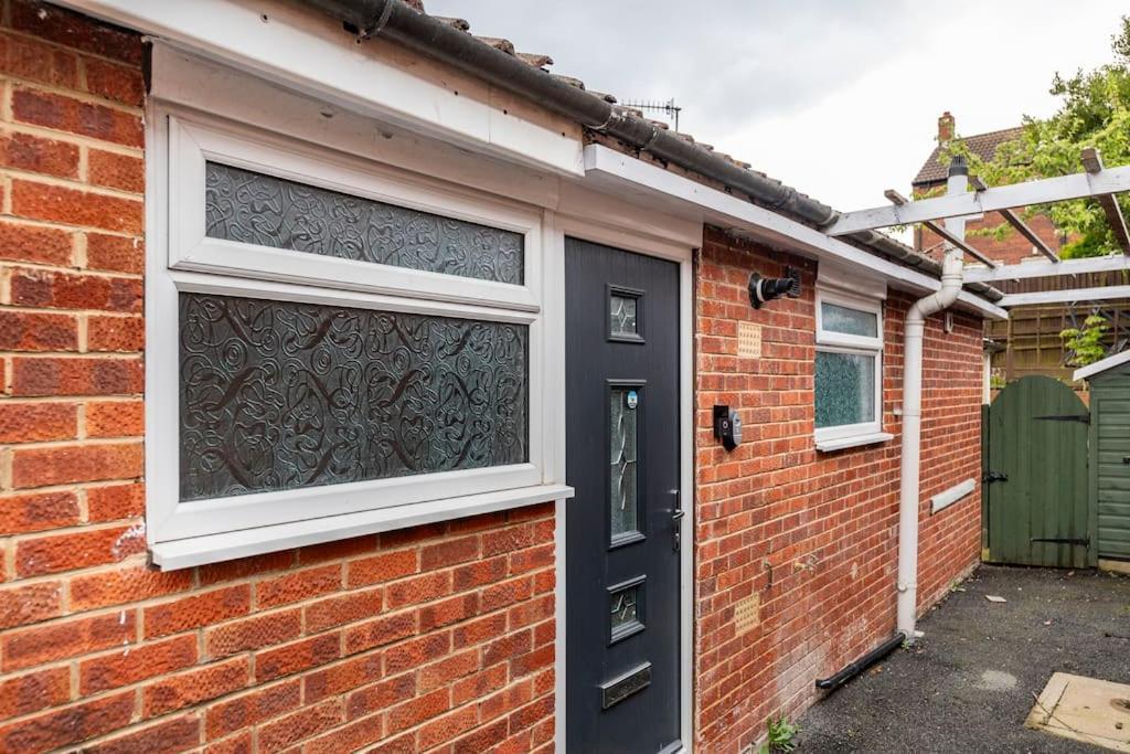 Luxurious Detached Bungalow Batley Luaran gambar